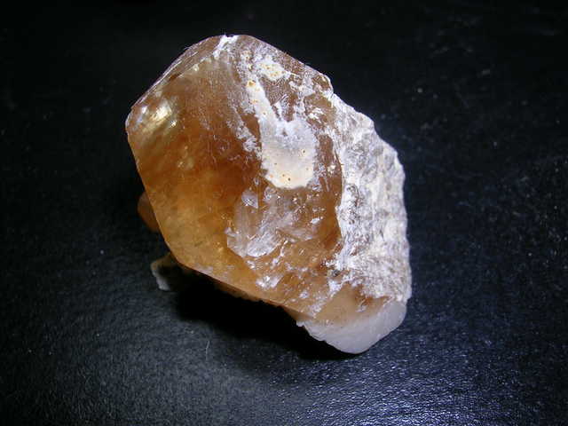 Honey-brown calcite #1 Pic 1